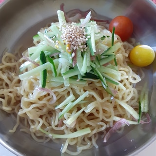 茗荷　きゅうりのせ　冷やしラーメン